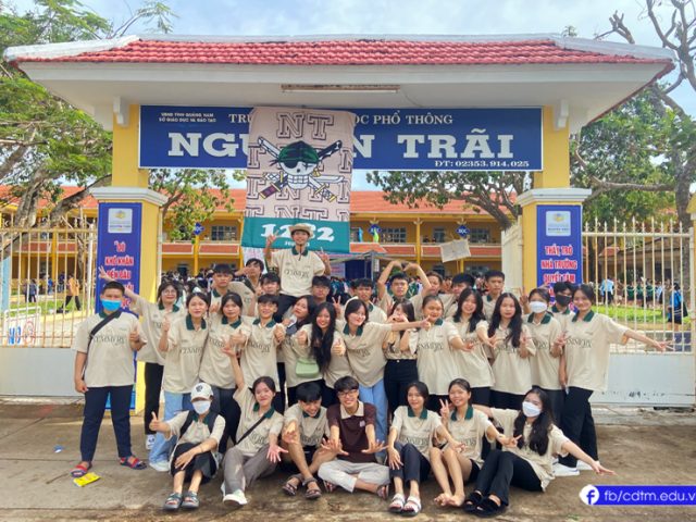 Lớp 12C2, Trường THPT Nguyễn Trãi – Quảng Nam